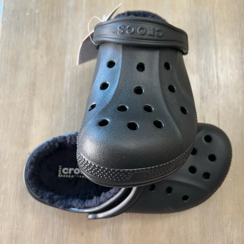 Crocs Women’s Lined Black Clogs - New - Picture 1 of 4